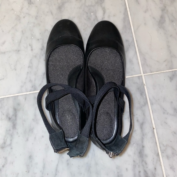 Black Flats - Picture 3 of 4